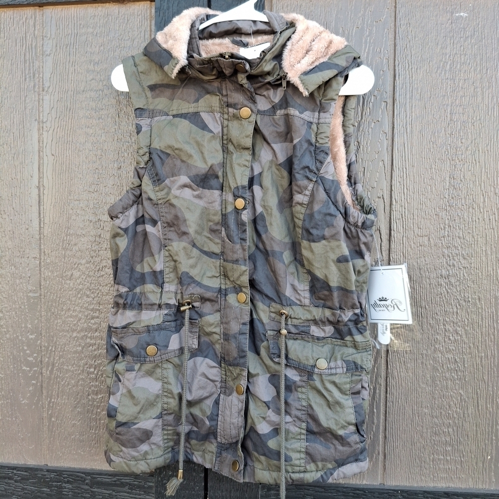 Royalty For Me Camouflage Womens Vest with Hood Fleece Sz L